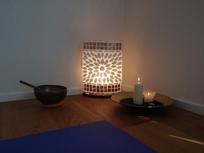 Chiemsee Yoga Raum mit Kerzen