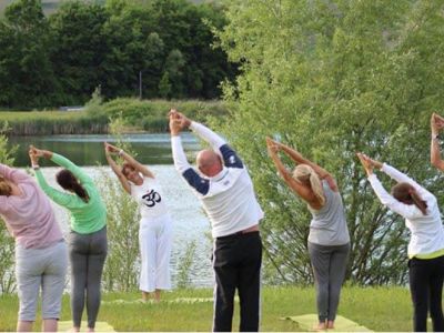 Trier Yoga Asanas an frischer Luft 2